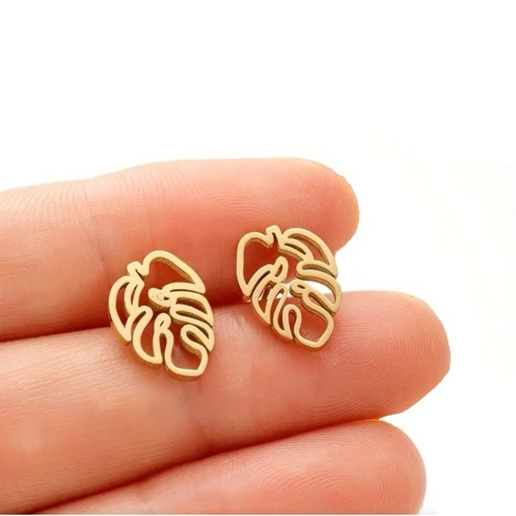 BOGO! Plant Leaf studded Earrings Monstera Palm Gold color - Boutique NEW - Picture 1 of 4